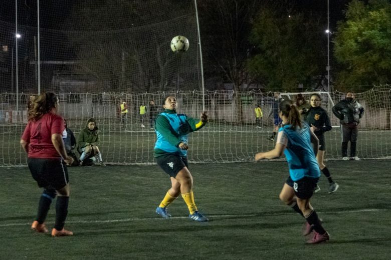 Primer torneo de fútbol femenino en el Centro 11