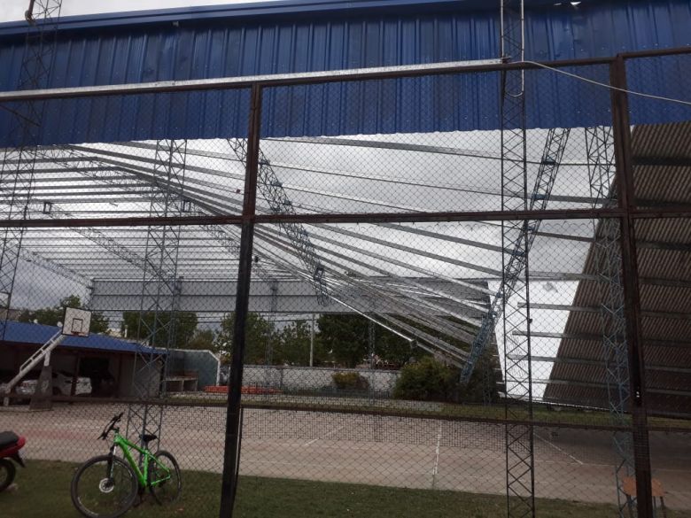 La tormenta provocó daños en un galpón en construcción de un club en Etruria