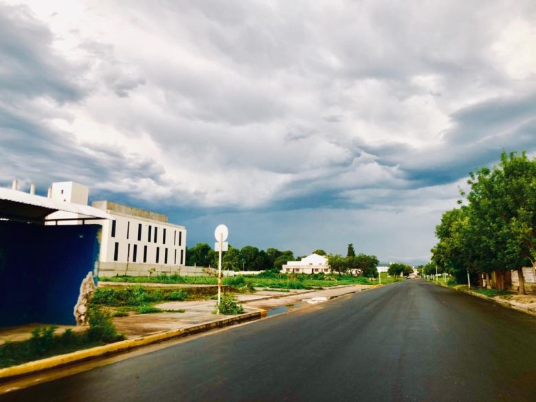 Martes con lluvias aisladas e índices térmicos moderados