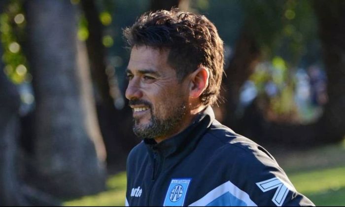 Flores fue ratificado como técnico de Estudiantes