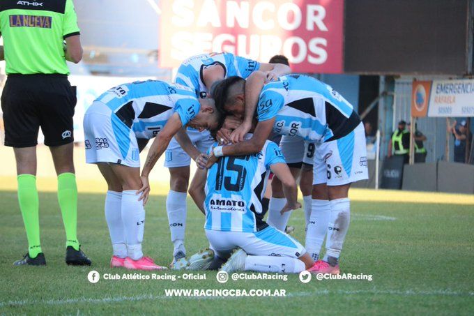 Racing de Córdoba avanzó con gol de Schiavoni