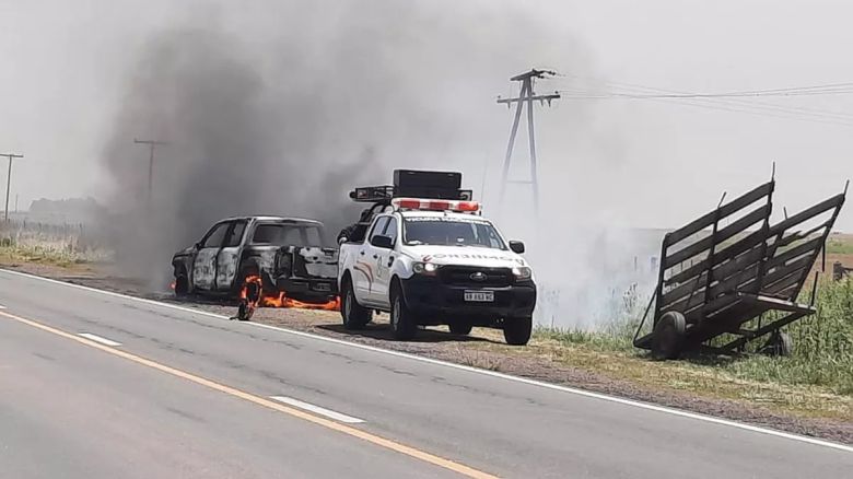 Investigan las causas del incendio de una camioneta sobre la ruta 35