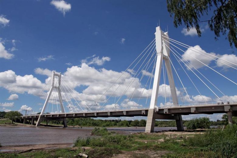 Realizarán una vereda para unir el azud y el puente colgante