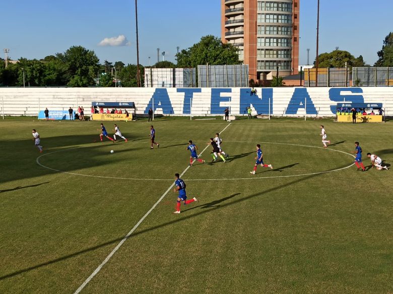 Toro venció a Atenas