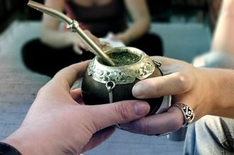 El mate: una infusión tradicional que aporta nutrientes e impacta en las emociones