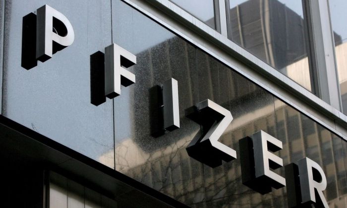 Pfizer podría tener "en 100 días" una nueva vacuna contra Ómicron