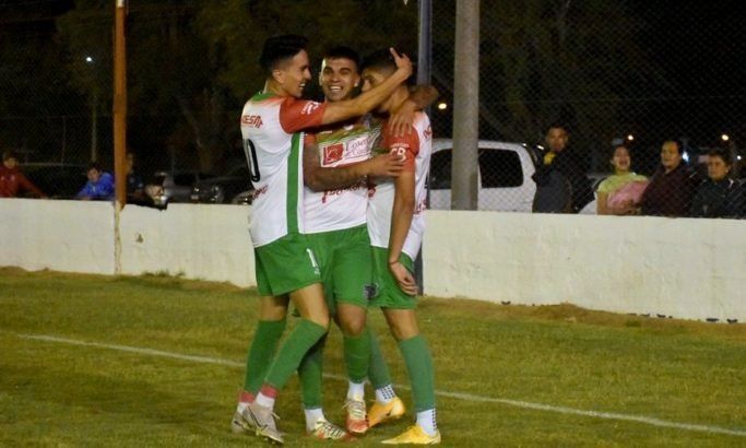 Ganaron en la noche lluviosa Juventud Unida y Lutgardis Riveros