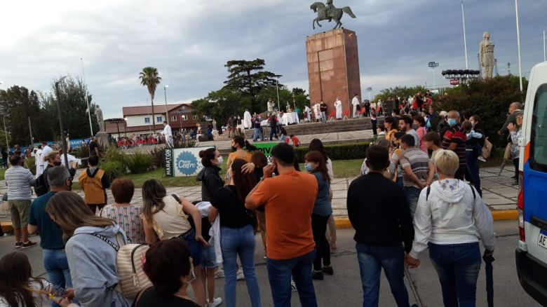 Multitudinaria convocatoria de fe en el día de la Virgen