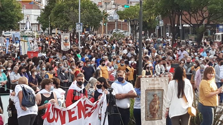 Multitudinaria convocatoria de fe en el día de la Virgen