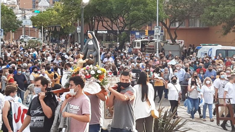 Multitudinaria convocatoria de fe en el día de la Virgen