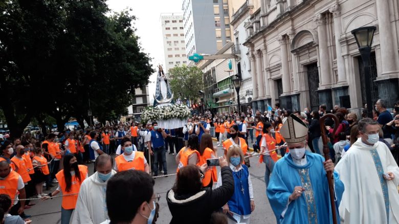 Multitudinaria convocatoria de fe en el día de la Virgen