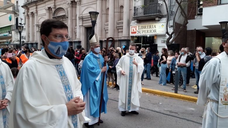 Multitudinaria convocatoria de fe en el día de la Virgen