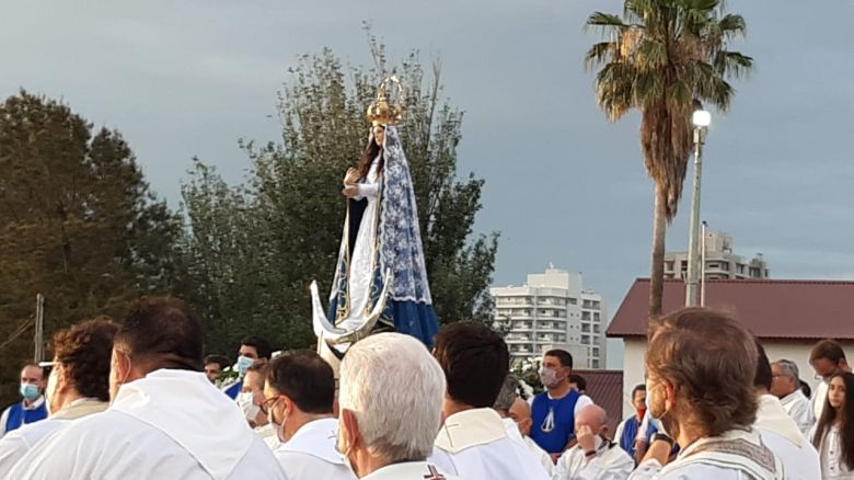 Multitudinaria convocatoria de fe en el día de la Virgen