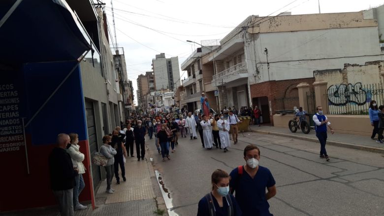 Multitudinaria convocatoria de fe en el día de la Virgen