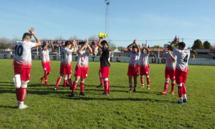 Charrense frenó al puntero Talleres de Las Acequias