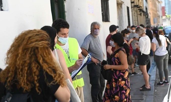 Confirmaron 15 muertes y 7.623 contagios en las últimas 24 horas