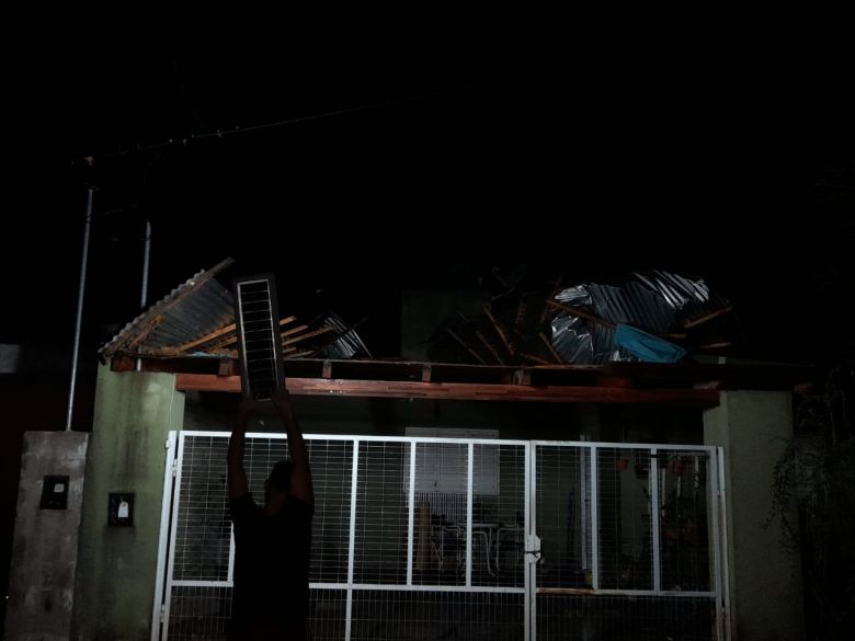 Grave tormenta con tornado en Monte de los Gauchos