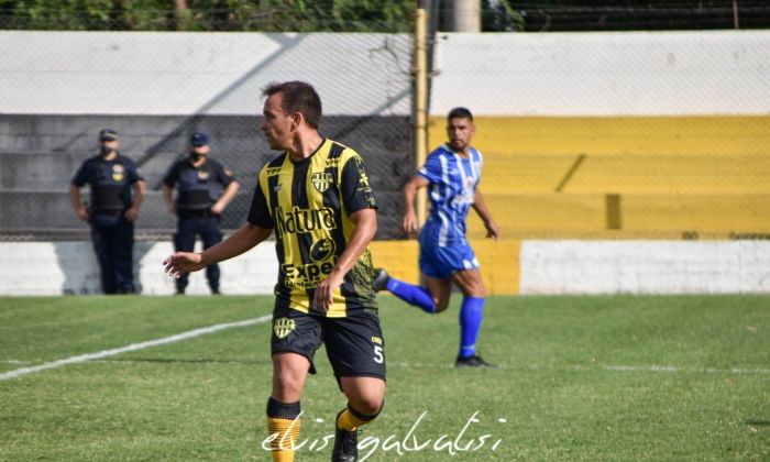 Victoria de Acción Juvenil en un partido muy caliente