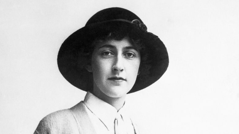 Espiritismo y una extraña desaparición: la enigmática vida de Agatha Christie, la mujer que inventó el misterio