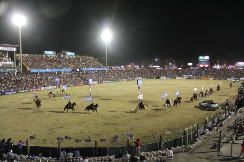 LV16 y Folcloreando en la novena noche del Festival Jesús María