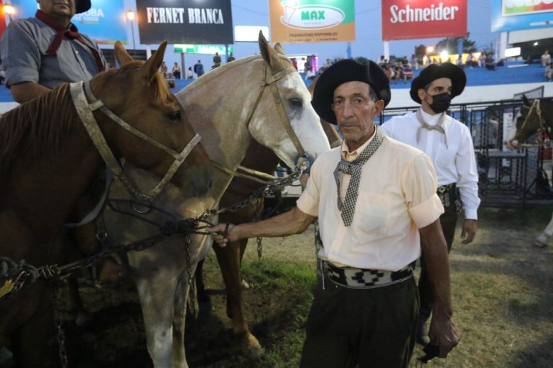 LV16 y Folcloreando en la novena noche del Festival Jesús María