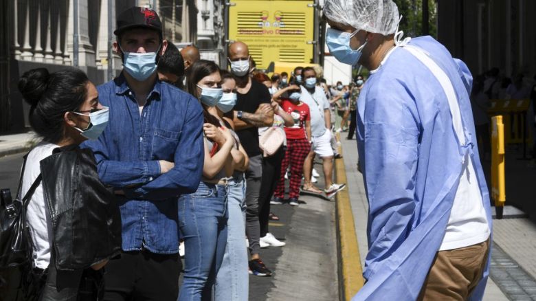 Confirmaron 189 muertos y 120.982 nuevos contagios, el quinto registro más alto de la pandemia