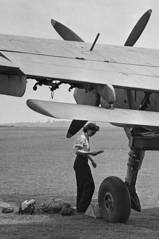 Una argentina contra los Nazis: nació en Quilmes pero su pasión por volar la llevó a la guerra y a ser “Chica de tapa”