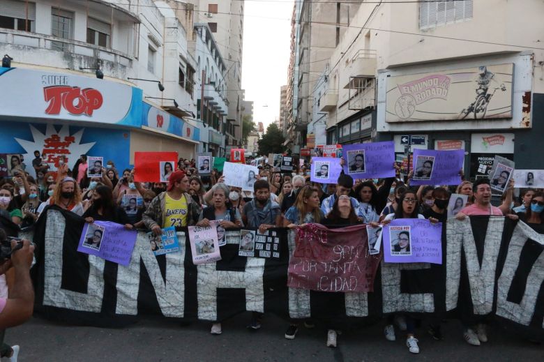 Multitudinaria marcha por el brutal femicidio de Oriana