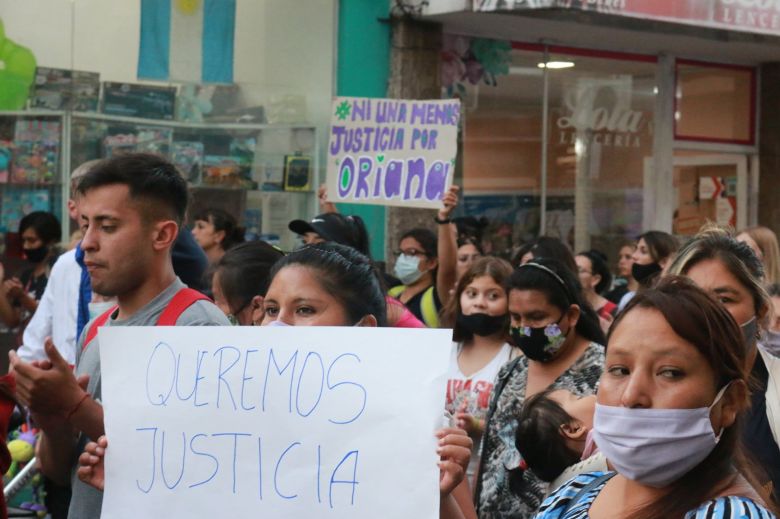 Multitudinaria marcha por el brutal femicidio de Oriana