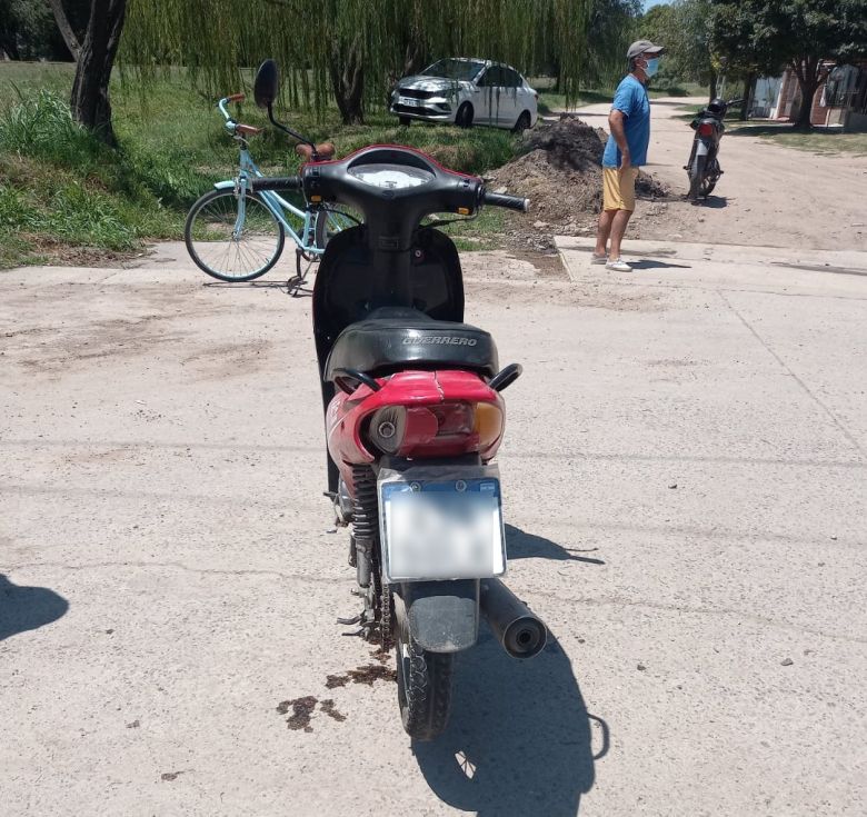 Una mujer sufrió lesiones de consideración al caer de su motocicleta