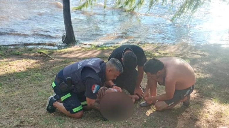 Dramático rescate de una madre y su hija que fueron arrastradas por el río Cosquín