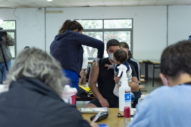 Comenzó con éxito la vacunación en la UNRC 