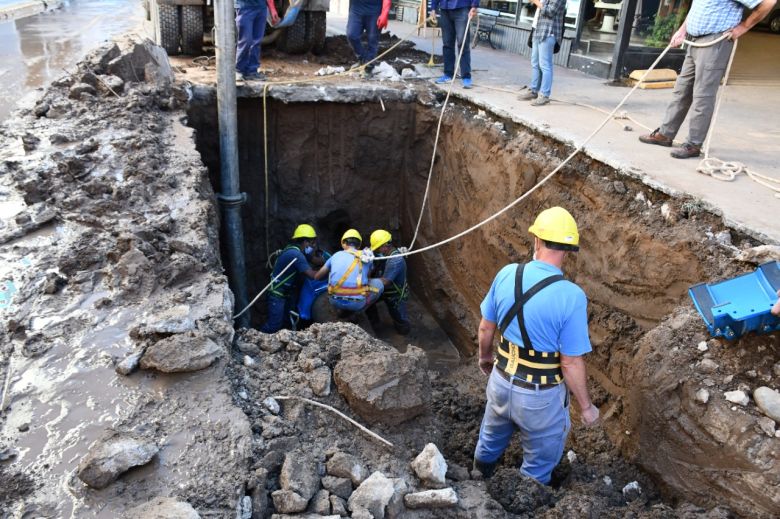 Reparación del acueducto en calle Alvear