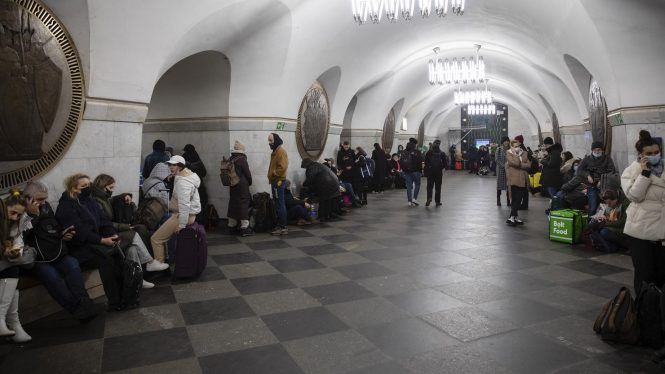 Un riocuartense se resguarda en el subte de Kiev ante el ataque de las tropas rusas