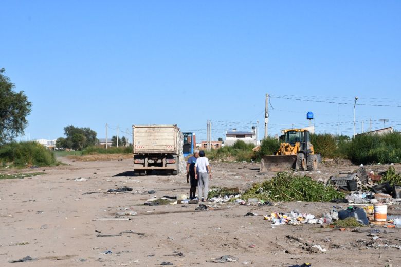 Limpieza en barrio 400 Viviendas