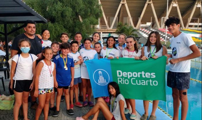 Torneo de natación "Federalísimo" en el Kempes