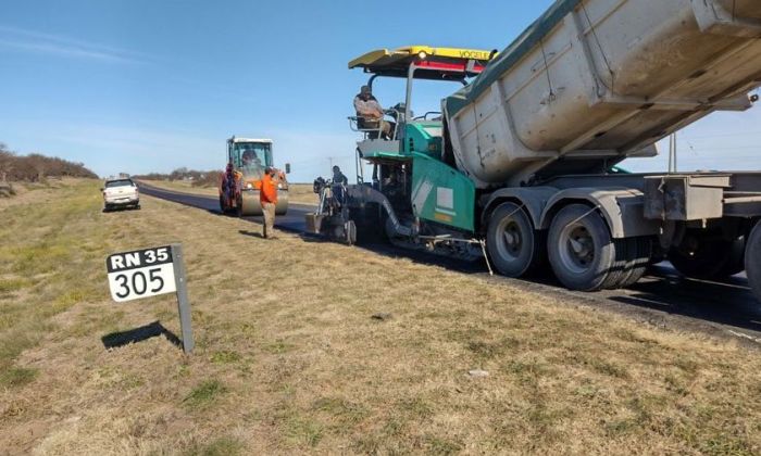 Vecinos autoconvocados juntan firmas para la repavimentación de la ruta nacional 35