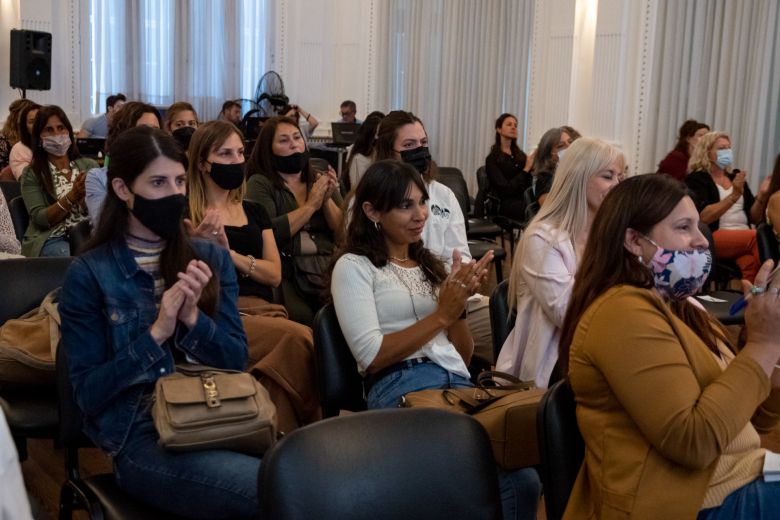 Se realizó un conversatorio de experiencias y desafíos por la autonomía económica de las mujeres