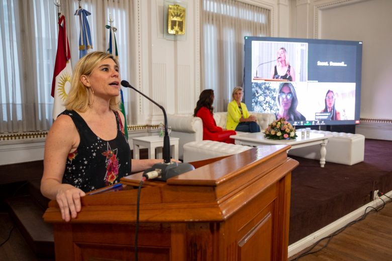 Se realizó un conversatorio de experiencias y desafíos por la autonomía económica de las mujeres