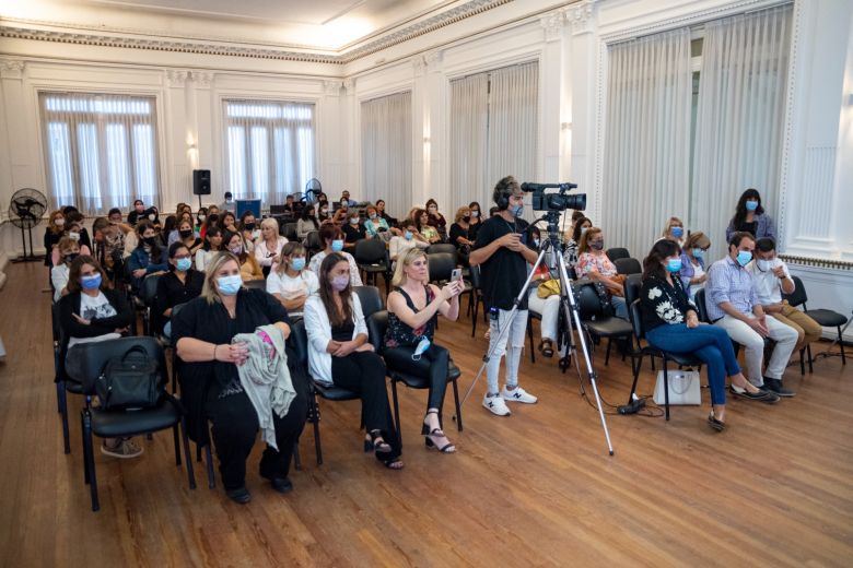 Se realizó un conversatorio de experiencias y desafíos por la autonomía económica de las mujeres