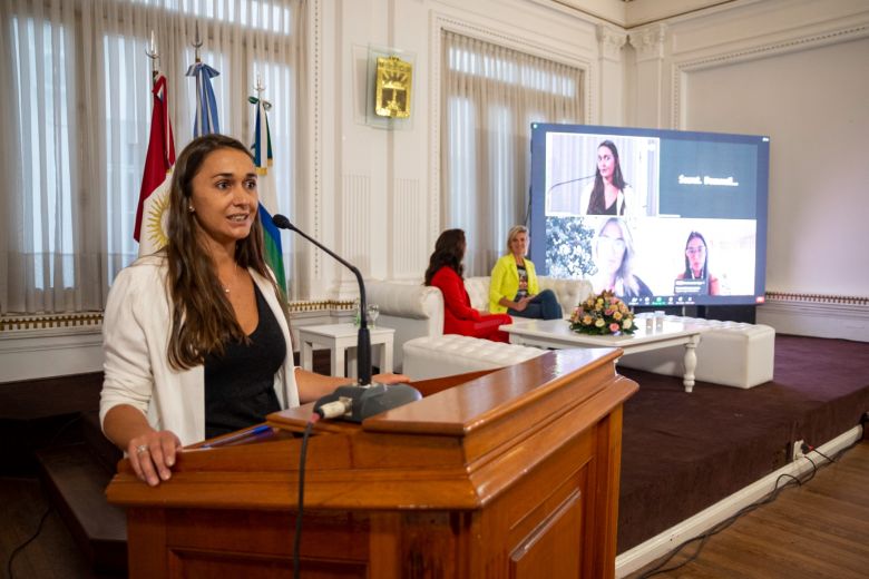 Se realizó un conversatorio de experiencias y desafíos por la autonomía económica de las mujeres