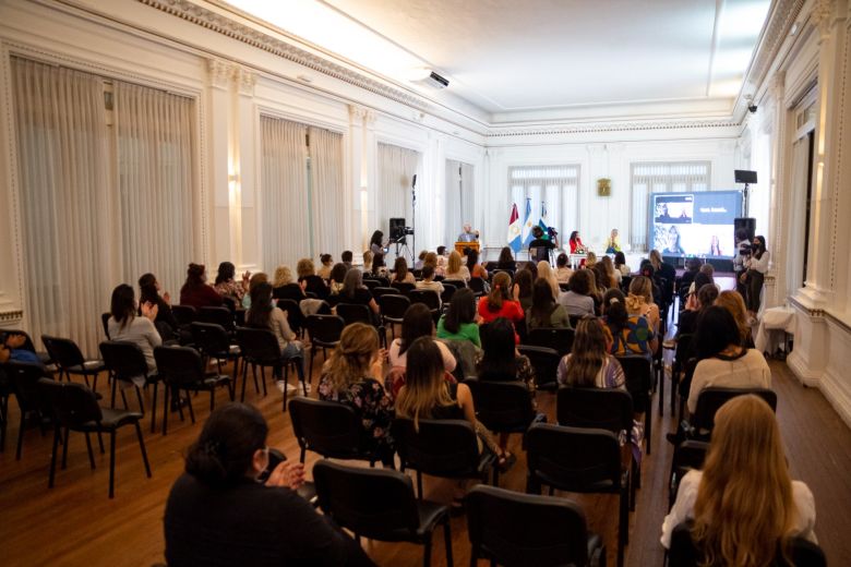 Se realizó un conversatorio de experiencias y desafíos por la autonomía económica de las mujeres