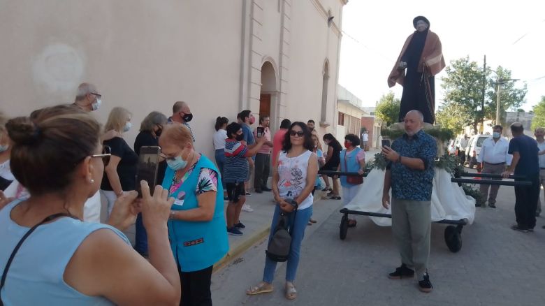 Emotiva procesión y manifestaciones de fe en el día del Cura Brochero