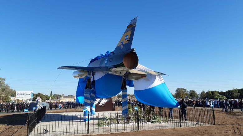 40° Aniversario de Malvinas: Llamosas y los intendentes del Gran Río Cuarto encabezaron los actos conmemorativos