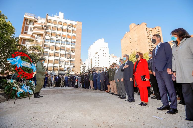 Schiaretti: "Todos los argentinos tenemos que rendirles homenaje a nuestros héroes de Malvinas"