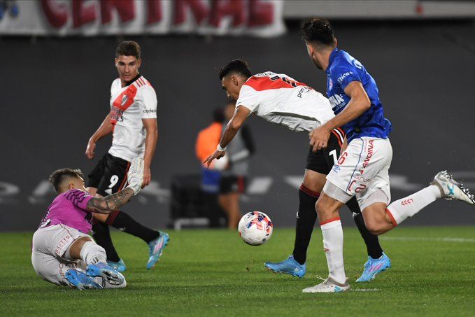 River se impuso ante Argentinos