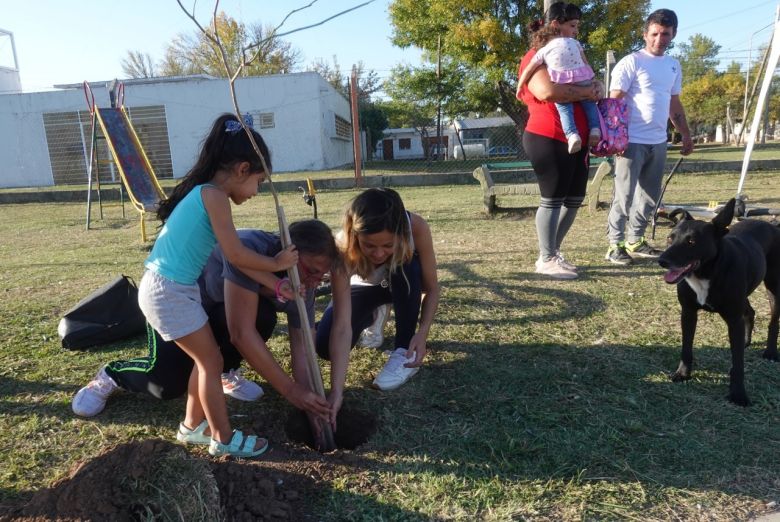 "Forestando Mi Ciudad": comenzaron las actividades en el barrio San Eduardo