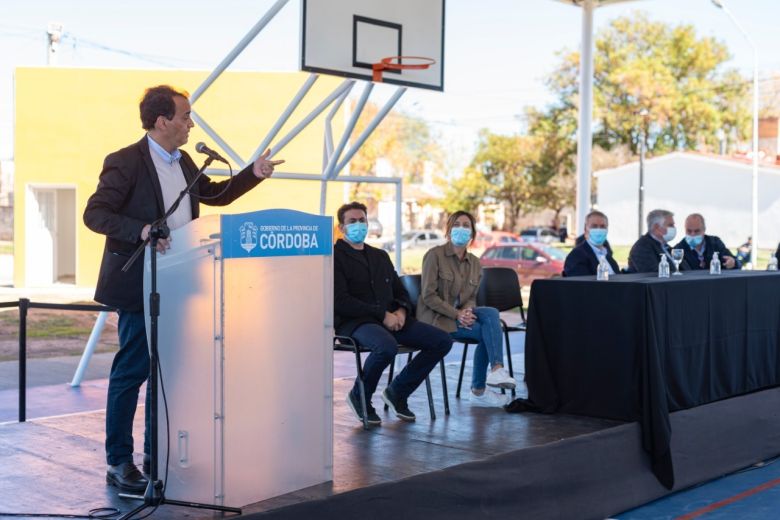 Schiaretti y Llamosas habilitaron el Polideportivo Social en Barrio San Eduardo