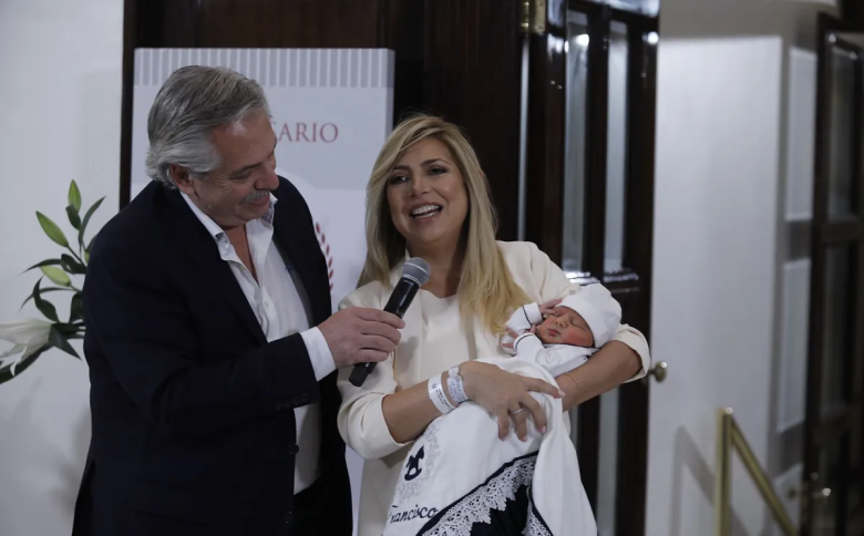 Alberto Fernández y Fabiola Yañez presentaron a su hijo Francisco