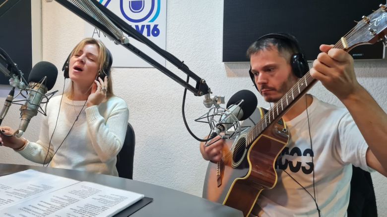 El acústico del viernes, con Jessica y Andrés de DejaVu